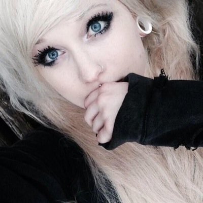 Haii im Ivy. Im single o: Im looking for friends. So talk to me?