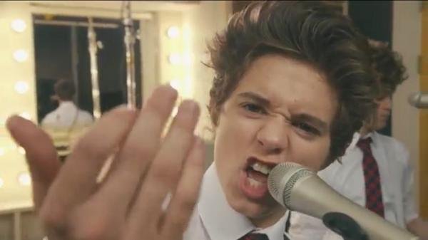 The Vamps are everything to me
They are all perfect but I have a soft spot for Bradley Will Simpson
♥Justin Bieber♥