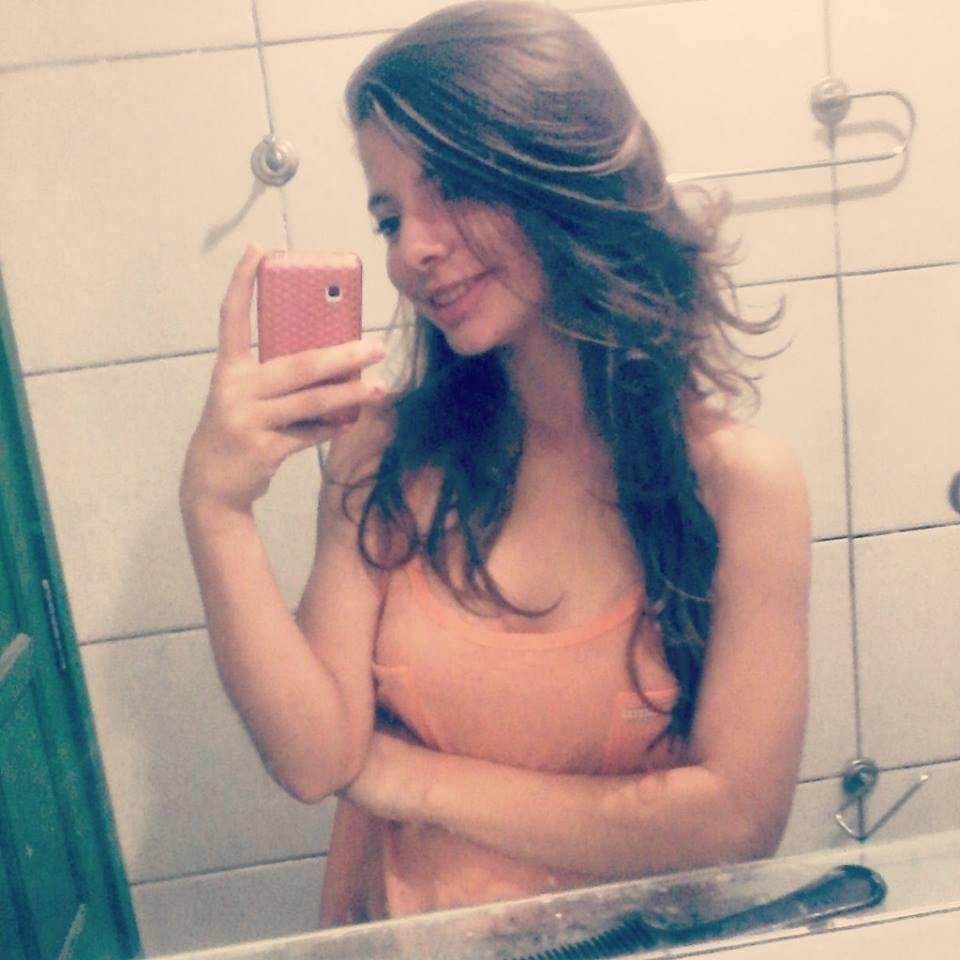 Você se torna forte quando se vê longe do que mais precisa. :D