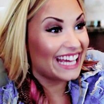 te dei um follow gratis, agora siga a @mystloveslike e a @viihivale ela sdv #votedemilovato