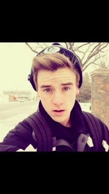 Connor Franta is life.                                                Click this link to find happiness. http://t.co/VHw7SdyOke