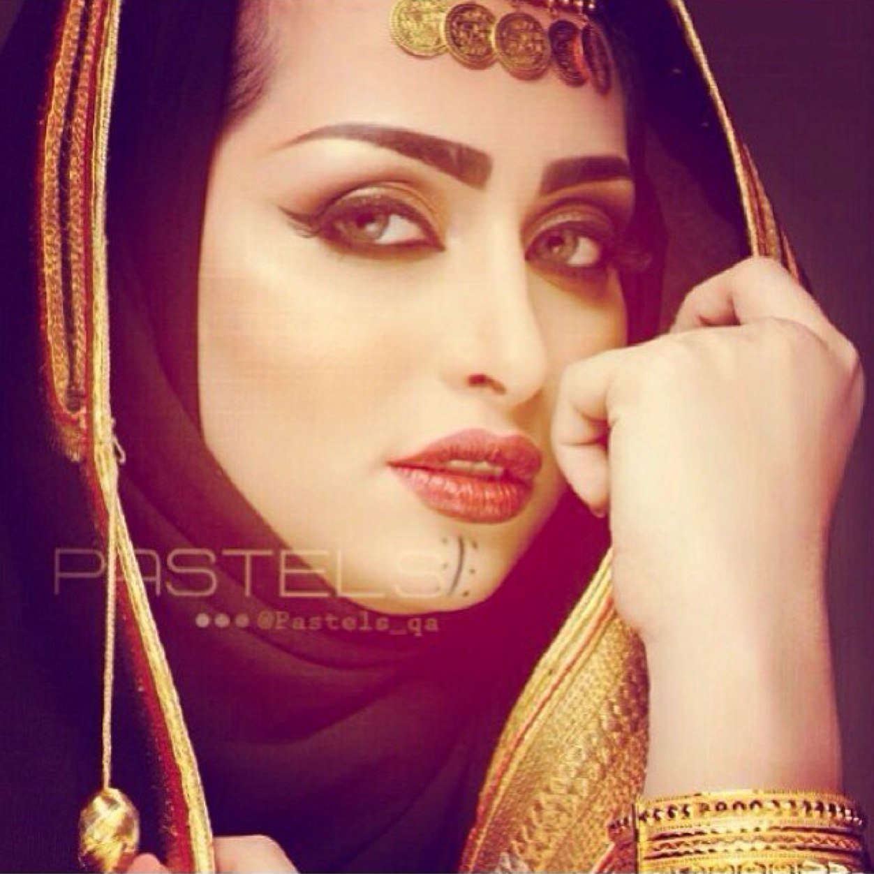 القاف شيب مبدعين القوافي
والا الوزن  فاعل  فعولن  تفعّل
////
ترى الحلات البيت لاجاك صافي
من المهايط والخزا والتذلل