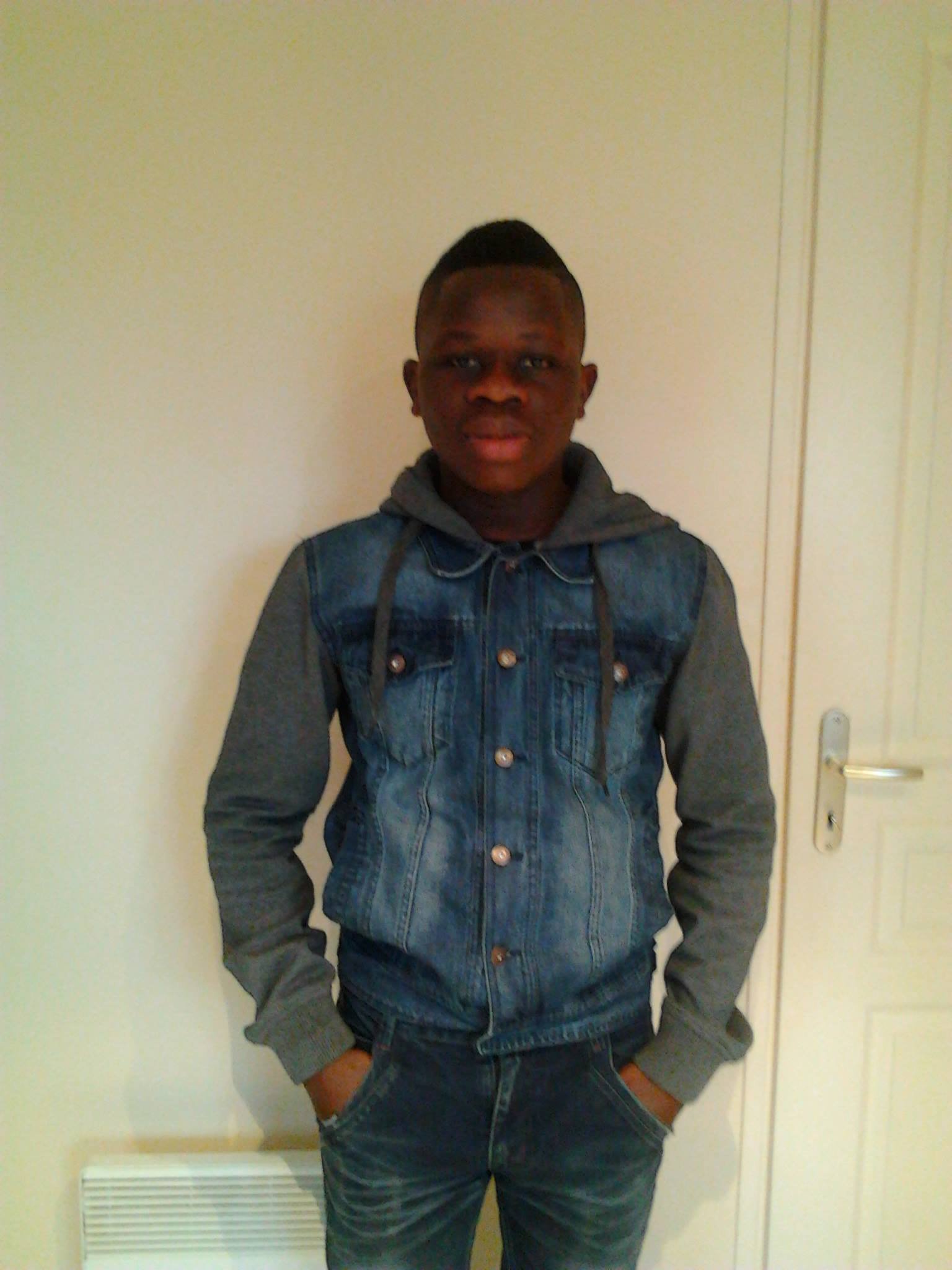 Tu me folow je te folow back direct et quand je te folow et que tu me folow back pas je t unfolow.On s est compris!