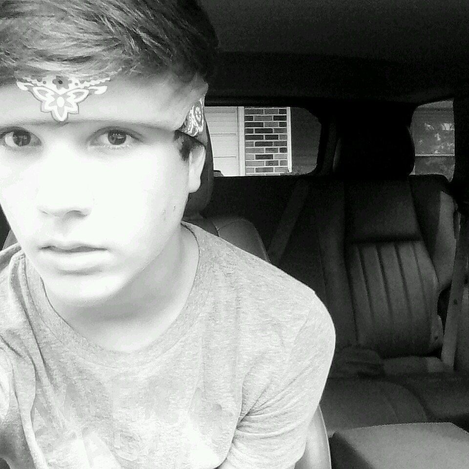 fxckdylann's profile picture. 