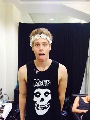 I love 5sos,they are soooo cute!!!