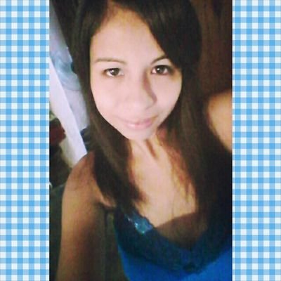 nacida un 18 de septiembre yo amo el rock, escucho a Simple Plan  y soy de rayados