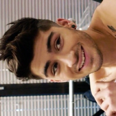RT/FAV TWEET IN BIO and follow @peterized if you want him to wear a 1D backpack to his first week of college!! (Pic of backpack in my retweet)