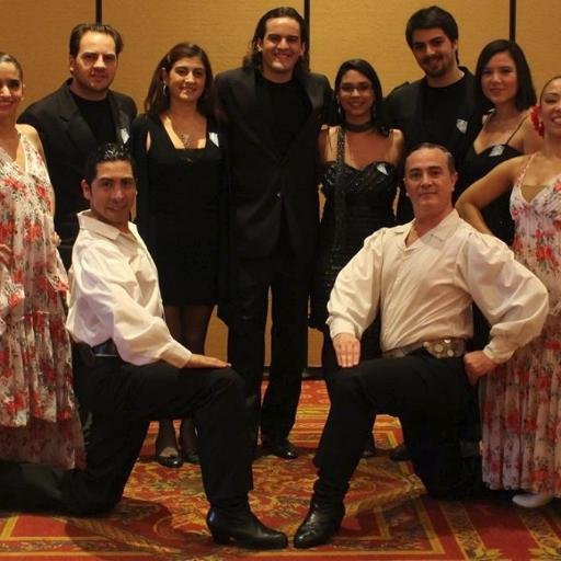Sanluistango es una compañía integrada por Músicos, Cantantes y Bailarines.
Propone un nuevo estilo de música, además de innovar y fusionar varios ritmos.
