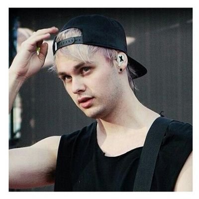 HI MICHAEL FOLLOW @allblackstyles