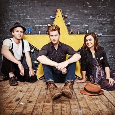 wewillwaltz's profile picture. Follow my instagram @ibelieve.submarines becasue who wouldn't want to see more pictures of The Luminners?