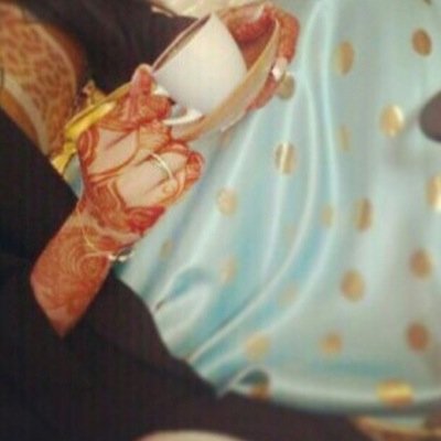 مثقفهہ / ٺقراا رۈآياٺ ۈ آشعااِر ٺگٺب خواطر نآعمهہ ﻣ̉ن فگرھآ حٺى االقلم في يدها بالورق غار ۈسط الورق يگٺب غزل في ھدبها