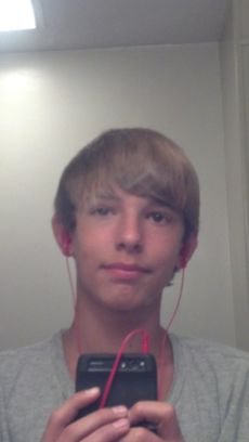 I'm an active guy who likes all sports and love's gaming. Also follows whoever follows me.