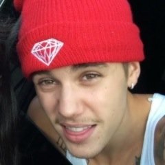 maior que a bunda do Justin só…pera, não tem nada maior