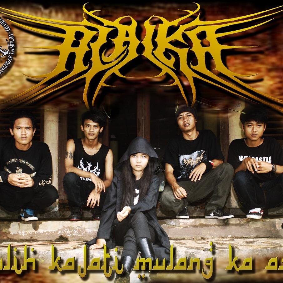 Vocal : @Yayumuliasari. Drummer : @fajarAlfajri. Rythme : @Ibnu_DM. Lead : #Be_die. Bass : @DixySasmita.