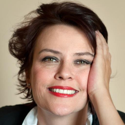 Wife, mom of three cats, jazz lover, and simply human. Enjoy life to the fullest, nothing is set in stone.
