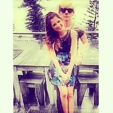 me gusta las canciones de r5 y austin y ally es genial