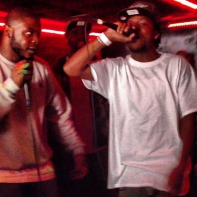 I watch my front and my back I dont need another nigga 2 tell he got my back