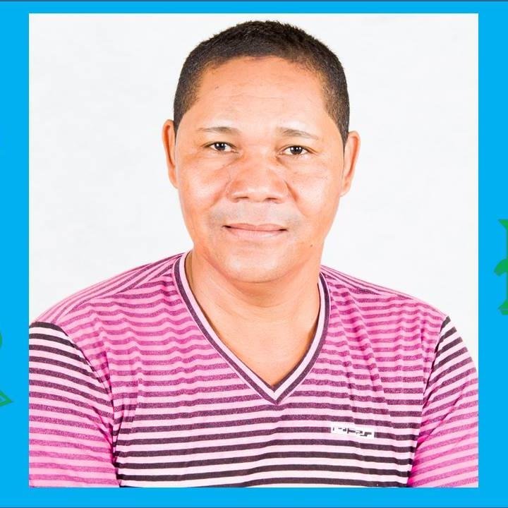 Professor da Rede Estadual -BA; graduado em LETRAS-UNEB; pós graduado em LITERATURA E ID. CULTURAL pela FACULDADE ATLÂNTICO, MESTRE EM EDUCAÇÃO pela UGF.