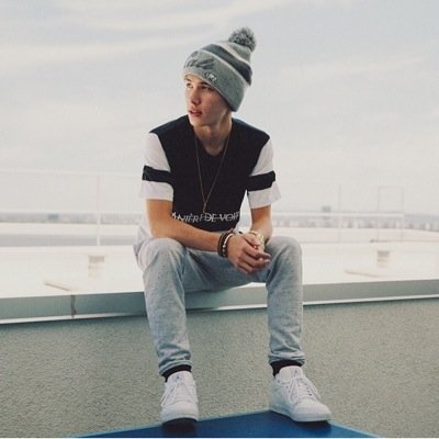 Free follow. Please go and follow @Puma_bixtch :D