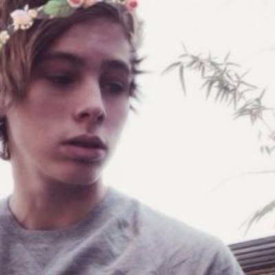 Follow @Badlxndsftmgc because she just gave you this free follow❤️ ILY dont give up on getting noticed by your sunshine☺️