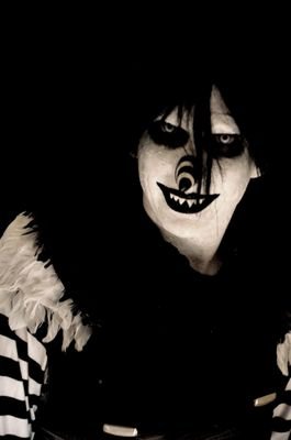 Hey, kid! Want some candy~? Pop! Goes the weasel... #RP #Single My bestie? Maybe you?