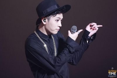 อันยองฮาเซโย ผมยงจุนฮยอง แร๊ปเปอร์สุดหล่อ แห่งเจ้าชายอสูร B2st  ถ้ามาน่ารักระวังตัวคุณไว้ให้ดีนะครับ (ยิ้ม.กระดกโค้ก) #Esquirefam01 #Real @Joker891219