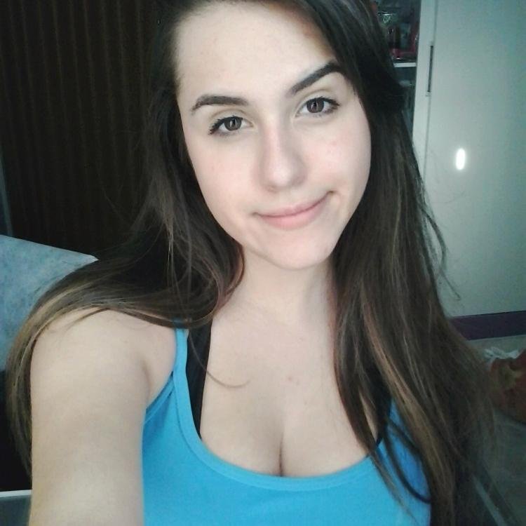Cuide de quem corre do seu lado e quem te quer bem, essa é a coisa mais pura ♪
