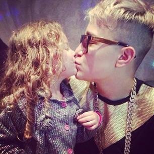 Uma Garota que sonha em abraçar seu idolo! @mcgui_oficial Teamo, principe! #Forças†