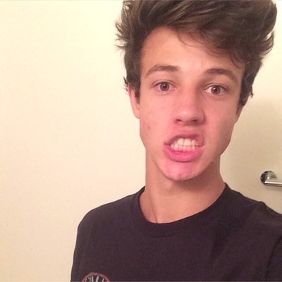 uglyfanboyzoz's profile picture. 