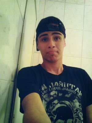 ai sou um moleque de 16 anos como qualquer um mais sonhador um dia quem jugou de mim agora ehh a hora de pagar. eu nao nasci para agradar niguem sou unico.