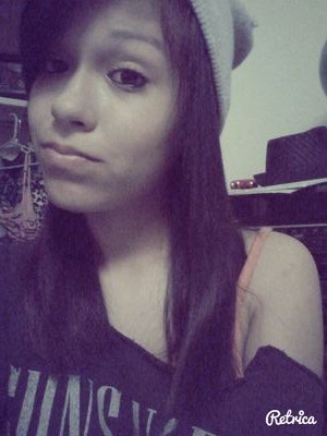 Favorite bands -- Mötley Crüe , Kiss , Bvb and The Relapse symphony .... Follow me ♡