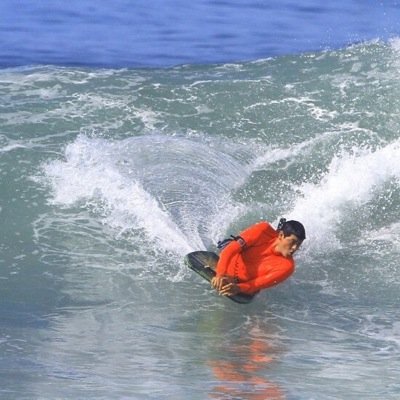 Juvenil amante del surf, el frío, libertad, golf y el reggae! Me gusta la radio, la tele y la publicidad. 1+ gracias a Dios!