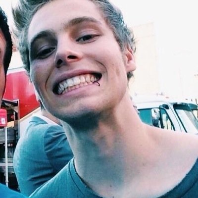 http://t.co/zU6OhtCYo2 go read my new michael fanfiction trapped tysm