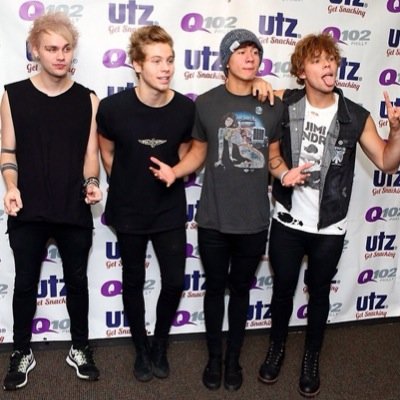 free follow from @HemmingsAmeezy :) she follows back fan accounts!