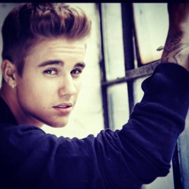 Belieber, Foooer & Larry Shipper. Fried chicken fan. x