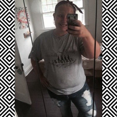 |16| I love to see others happy & I always try to put others happness before my own.  Im a colorguard girlie! & I love to sing! 
Team single pringle!✌️