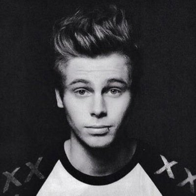 Ariana Grande and Luke Hemmings are literally my life  { @itsVenia } Ariana followed 12-12-12