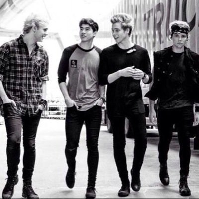If you haven't guessed already, I'm in love with 4 weirdos who think they're punk rock. They are my everything || 0/4 || New Zealand. @5soswiftie