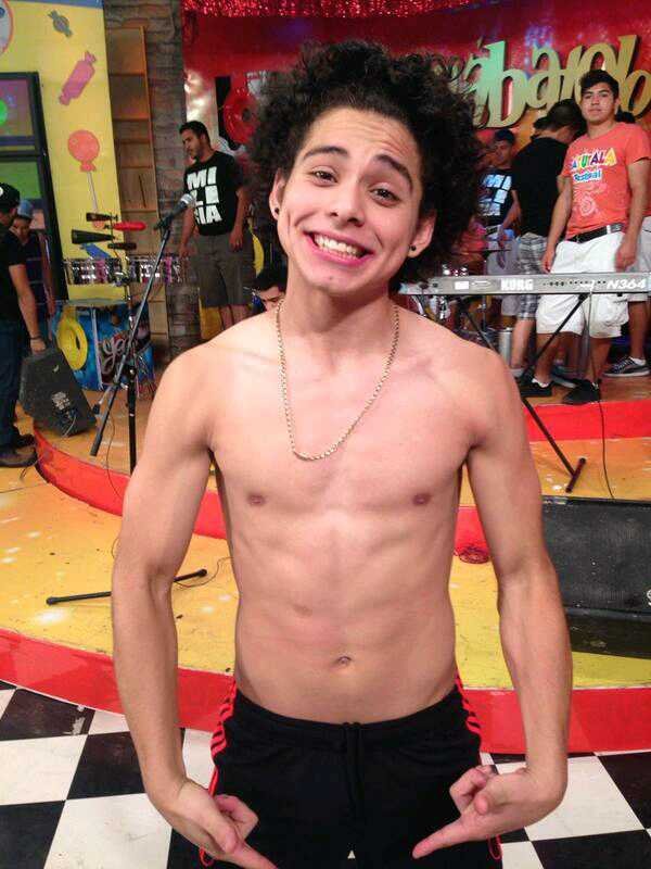 SOY MEZAGIRLS DE CORAZON Y SIEMPRE ESTARE CON EL EN LAS BUENAS Y EN LAS MALAS LO AMO MUCHO JEJE XD