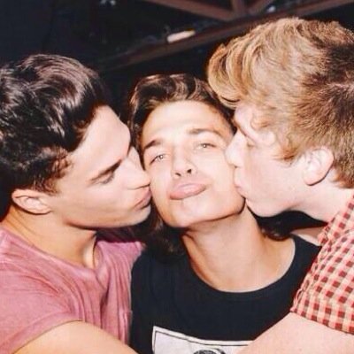 Since 08/01/14 ♥Jon mention/rt 20/03 ♥ meet&greet 02/05 ♥ RT Gui 20/05 ♥ mike mention 22/05 . 04/08 ♥ 1/4