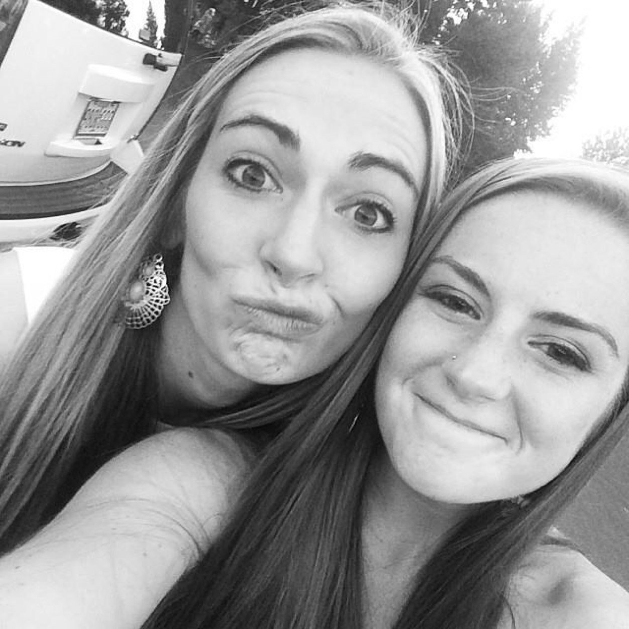 KarliMast's profile picture. to be old and wise, you must first have been young and stupid.