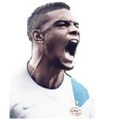 Ik ben cornée koornneef,ben een PSV Supporter.
Dus zal hoofdzakelijk over PSV twitteren.