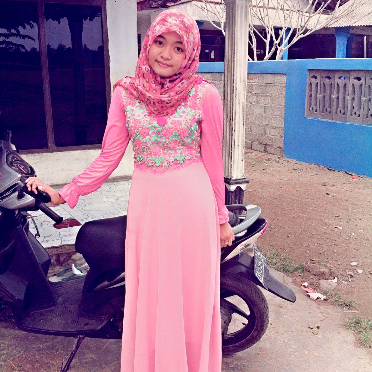 I was just a regular woman, born into a family of imperfect, which has many flaws , n I just want to make you Guys! Smile and comfOrtable being near me :)