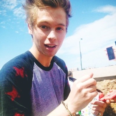free follow from @hemmingsxsauce