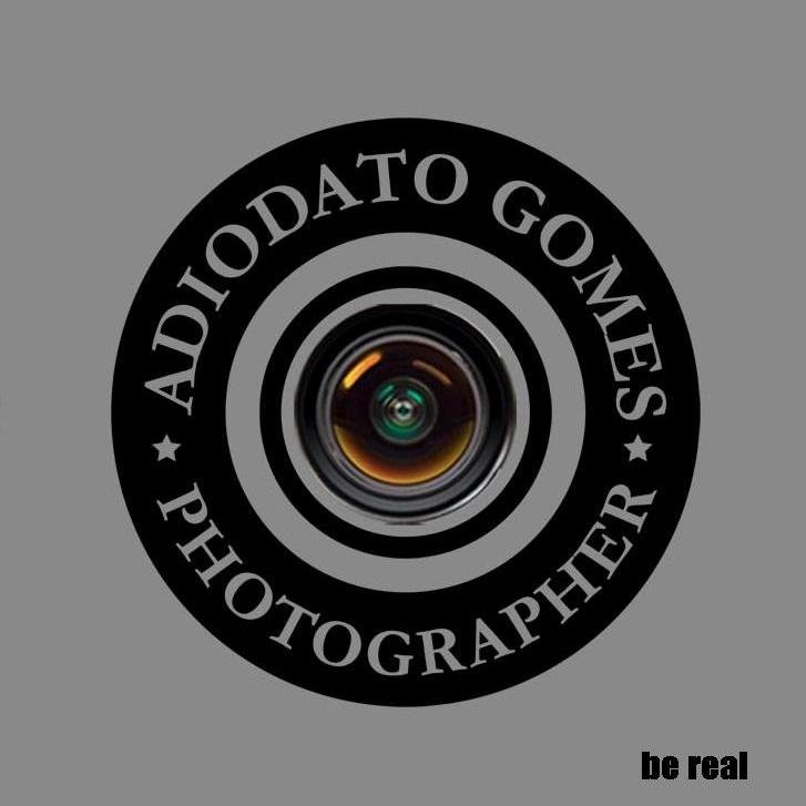 Fotografo, ainda com uma carreira por mostrar, gosto de trabalhar em studio, ai onde vejo o resultado de uma boa foto.