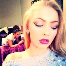 Chloe ❤️ 19 ❤️ scouse lass stuck in london ❤️ full time sales assistant ❤️ part time pain in ass