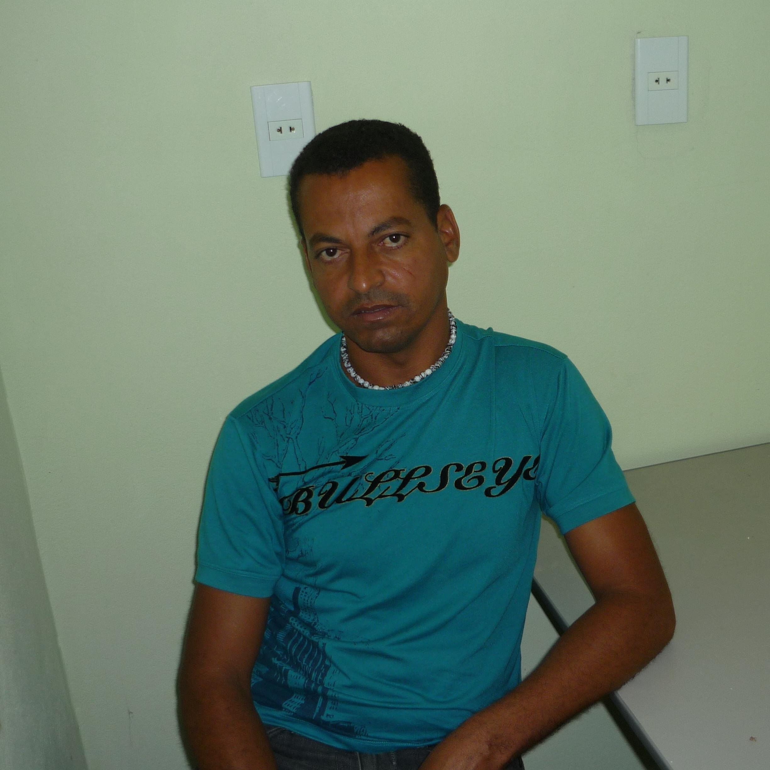 Sou uma pessoa que gosto muito de fazer amizades com novos amigos, sou sincero, compreensivo, não gosto de mentiras. Gosto de conhecer outras cidades.