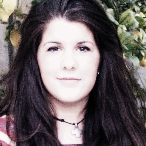 Estudiante de doble grado: finanzas y contabilidad + relaciones laborales y recursos humanos. Me encanta vivir El momento, soy una compulsiva de las compras...