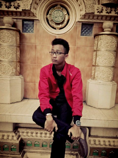 RazanNaduh's profile picture. hidup tak serumit musik classic tak sesulit musik jazz tak sekeras musik rock tapi seindah musik romantis