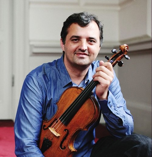 Viola-player, conductor, entertainer.
Royal Concertgebouworchestra, IJ-Salon, Bijlmer Klassiek, Classical Karaoke, Splendor. Craves Bach and more.